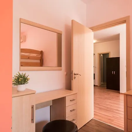 Seanest Apartament *