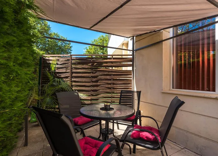 Seanest Apartament *